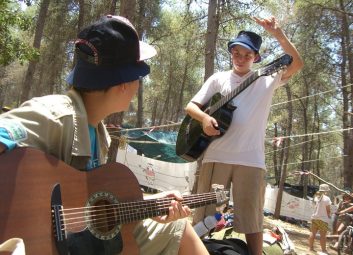 285542_241864269176792_2876843_n